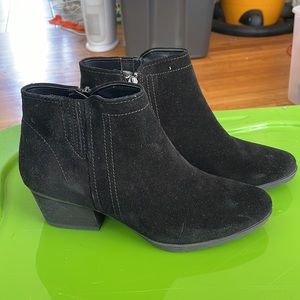 Blonde Valli black suede bootie